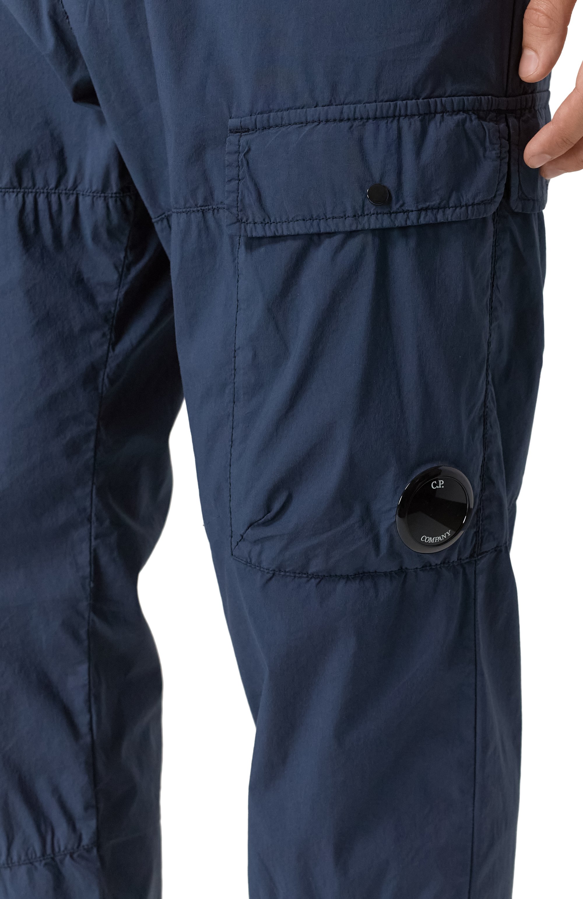 Хлопковые брюки C.P. COMPANY темно-синего цвета по цене 39950 руб., арт. 18CMPA093A006439G, фото 5 Хлопковые брюки C.P. COMPANY, арт. 18CMPA093A006439G, фото 5