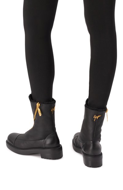 Кожаные ботинки asymmetric GIUSEPPE ZANOTTI DESIGN черного цвета по цене 156500 руб., арт. I670012, фото 2 Кожаные ботинки asymmetric GIUSEPPE ZANOTTI DESIGN, арт. I670012, фото 2