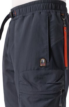 Мужские комбинированные джоггеры PARAJUMPERS темно-синего цвета, арт. PMPARE04 | Фото 5 (Длина (брюки, джинсы): Стандартные; Силуэт М (брюки): Карго, Джоггеры; Стили: Спорт-шик; Материал подклада: Хлопок; Материал внешний: Синтетический материал)