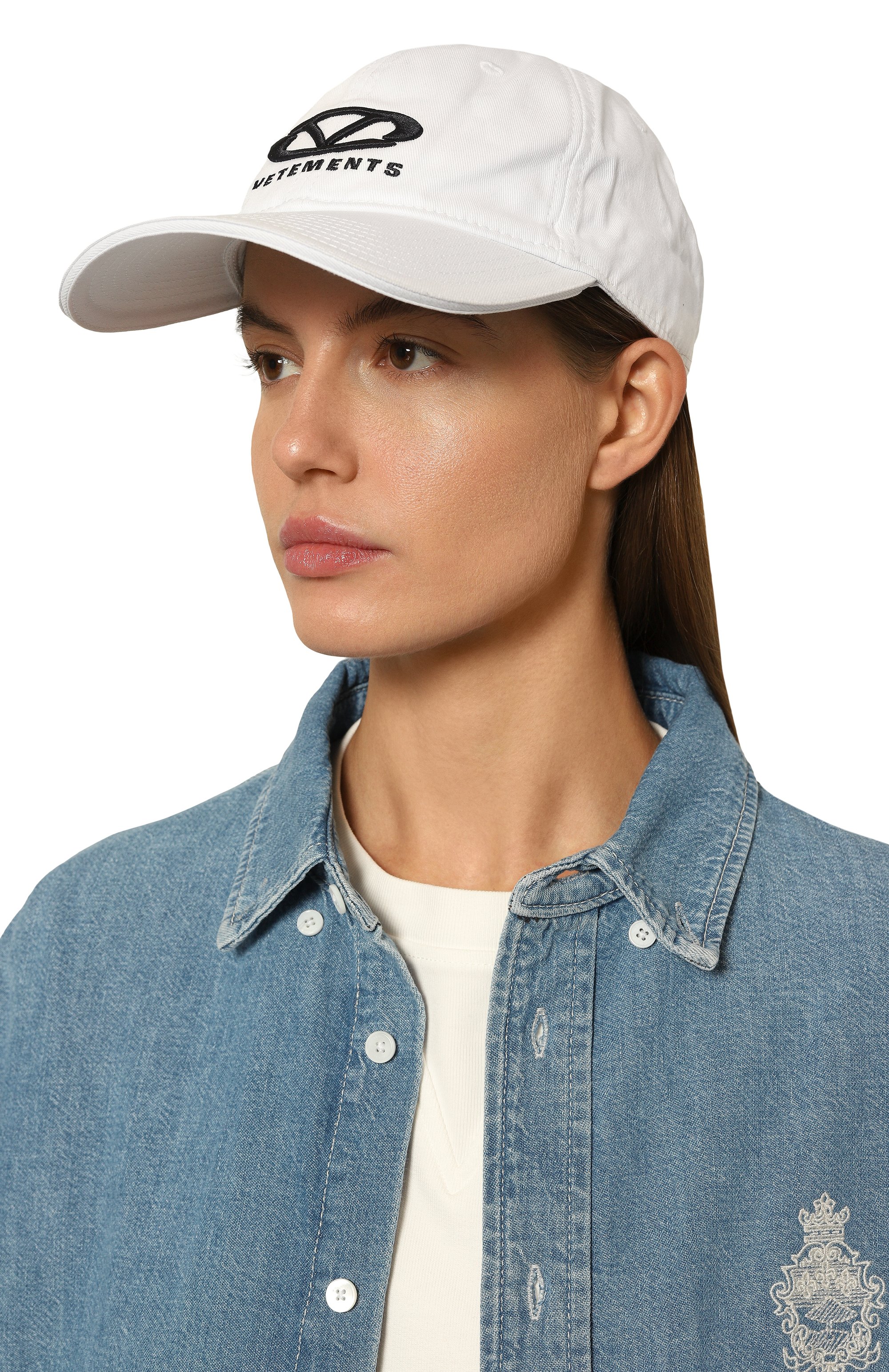Хлопковая бейсболка VETEMENTS белого цвета по цене 43950 руб., арт. UA66CA100W, фото 3 Хлопковая бейсболка VETEMENTS, арт. UA66CA100W, фото 3