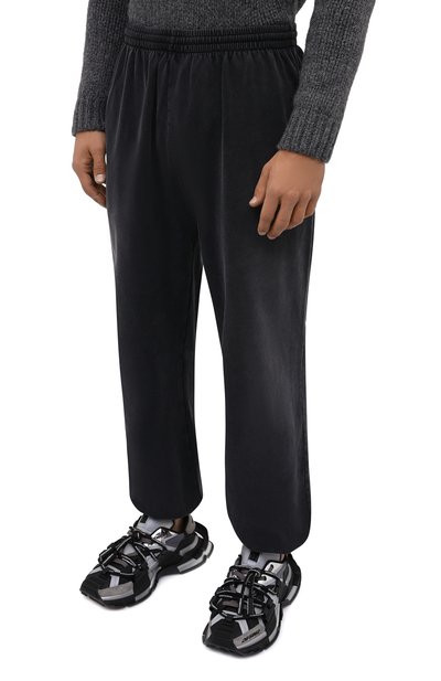 Хлопковые джоггеры BALENCIAGA темно-серого цвета по цене 76650 руб., арт. 675244/TLVA1, фото 3 Хлопковые джоггеры BALENCIAGA, арт. 675244/TLVA1, фото 3