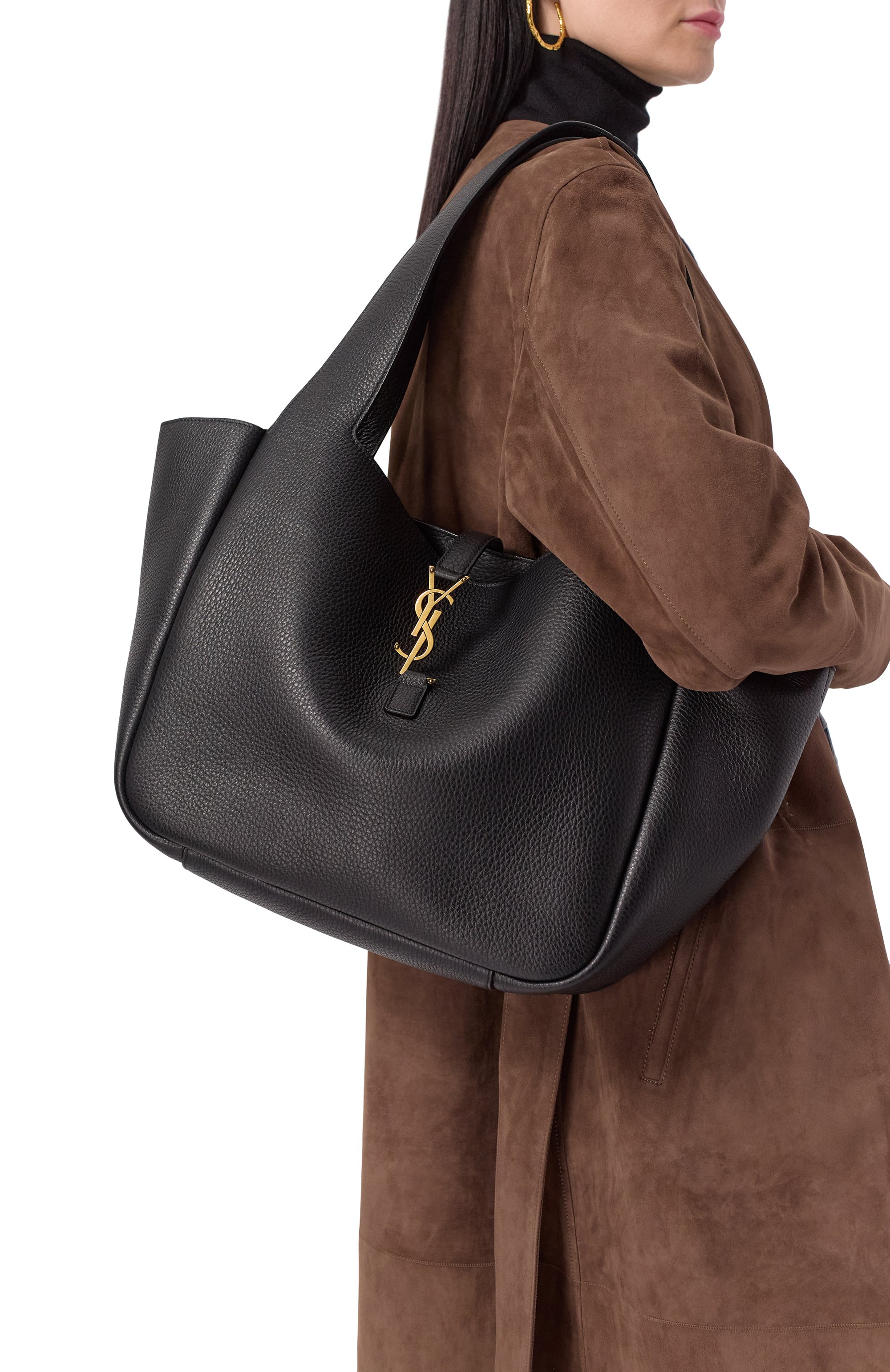 Сумка-тоут le 5 à 7 bea SAINT LAURENT черного цвета по цене 523500 руб., арт. 763435/AADUU, фото 2 Сумка-тоут le 5 à 7 bea SAINT LAURENT, арт. 763435/AADUU, фото 2