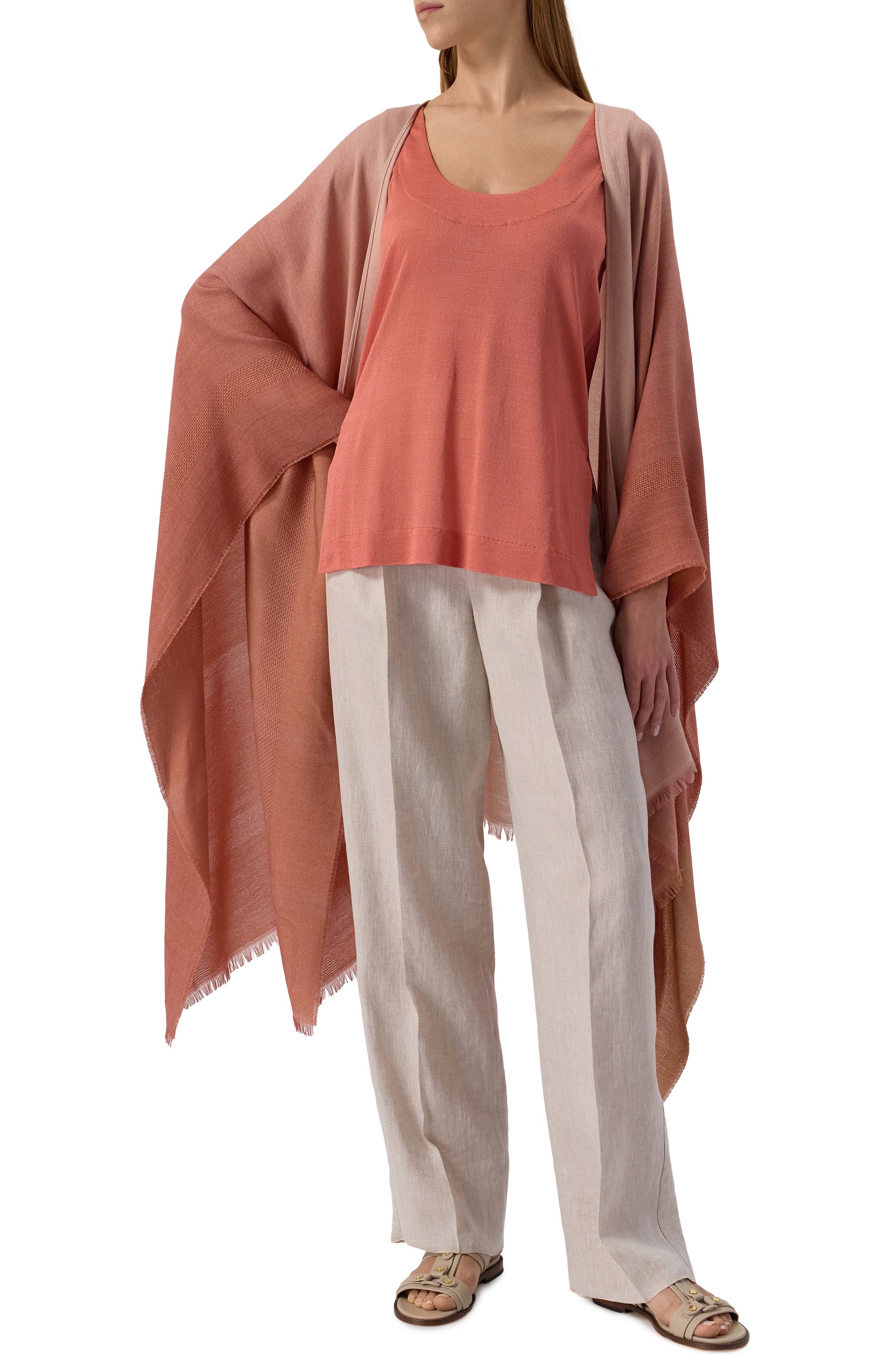 Накидка из шерсти и кашемира AGNONA розового цвета по цене 215000 руб., арт. AM0903/H1070, фото 2 Накидка из шерсти и кашемира AGNONA, арт. AM0903/H1070, фото 2