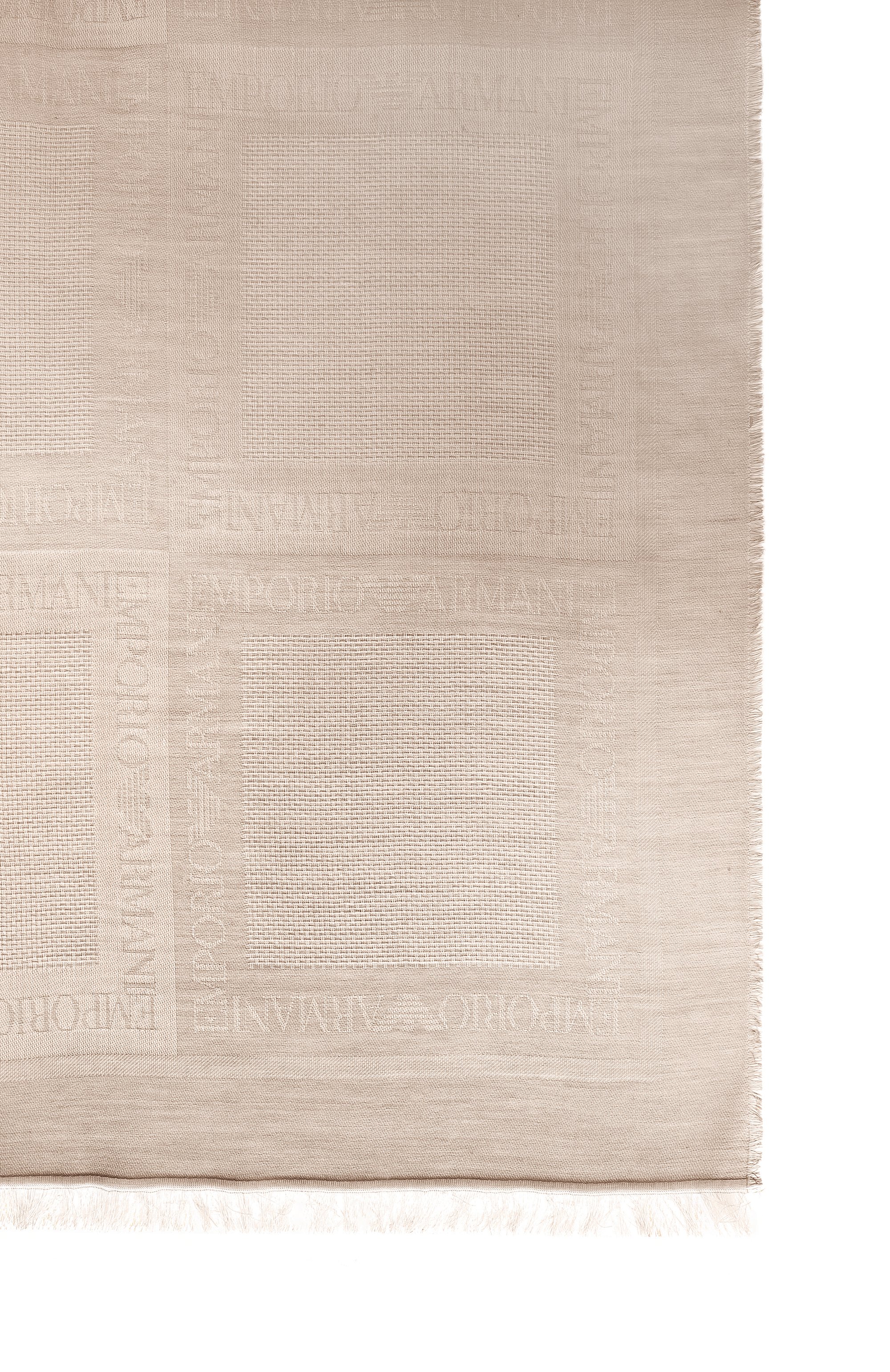 Шарф EMPORIO ARMANI светло-бежевого цвета по цене 14300 руб., арт. EW001858/AF15667, фото 4 Шарф EMPORIO ARMANI, арт. EW001858/AF15667, фото 4