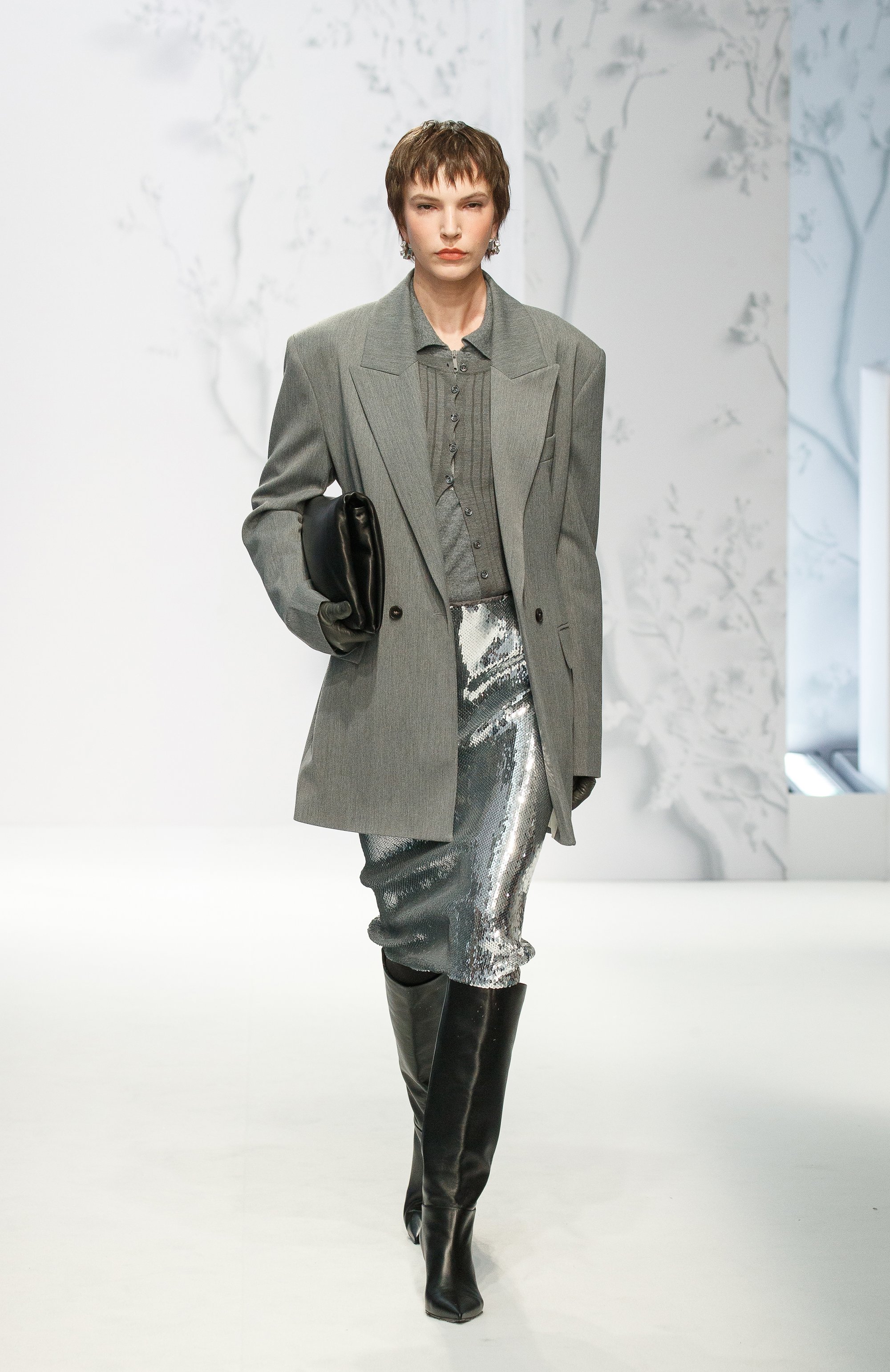 Юбка с отделкой пайетками N21 серебряного цвета по цене 59650 руб., арт. C021/4728, фото 6 Юбка с отделкой пайетками N21, арт. C021/4728, фото 6