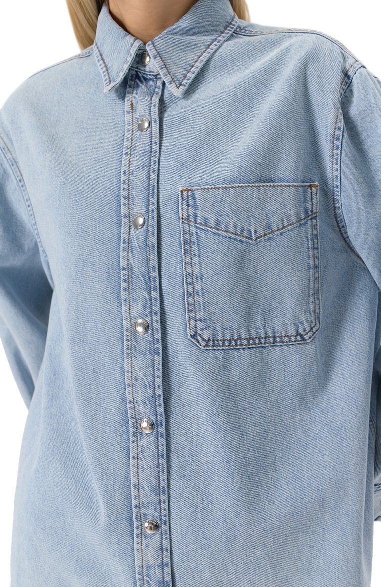 Женская джинсовая рубашка FRAME DENIM голубого цвета, арт. WP25DDR002 | Фото 5 (Рукава: Длинные; Драгоценные камни: Проставлено; Материал сплава: Проставлено; Длина (для топов): Удлиненные; Принт: Без принта; Материал внешний: Деним, Хлопок; Стили: Кэжуэл; Кросс-КТ: Деним; Женское Кросс-КТ: Рубашка-одежда)