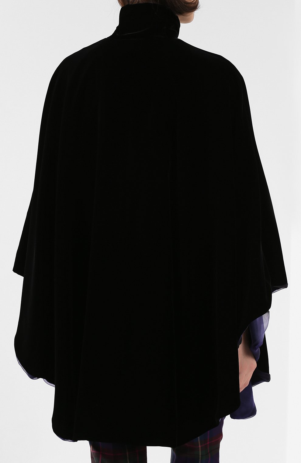 Пончо GIORGIO ARMANI черного цвета по цене 416000 руб., арт. 795610/9A154, фото 4 Пончо GIORGIO ARMANI, арт. 795610/9A154, фото 4
