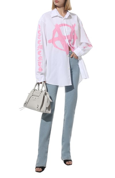 Хлопковая рубашка VETEMENTS белого цвета по цене 103000 руб., арт. UE52SH360W 1000/W, фото 2 Хлопковая рубашка VETEMENTS, арт. UE52SH360W 1000/W, фото 2