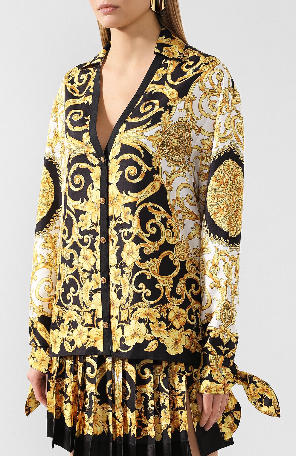 Шелковая блузка VERSACE разноцветного цвета по цене 162000 руб., арт. A81722/A228617, фото 3 Шелковая блузка VERSACE, арт. A81722/A228617, фото 3