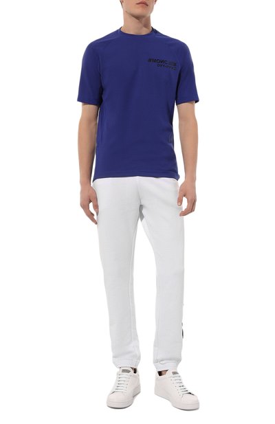 Хлопковые джоггеры MONCLER белого цвета по цене 59500 руб., арт. 8H000-03-809KR, фото 2 Хлопковые джоггеры MONCLER, арт. 8H000-03-809KR, фото 2