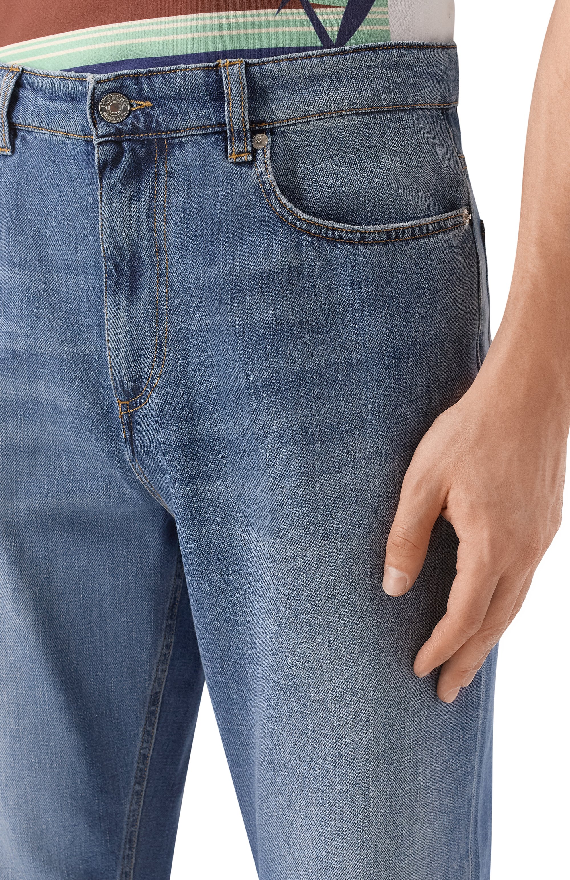 Джинсы ICEBERG синего цвета по цене 23950 руб., арт. 2SL2/0188, фото 5 Джинсы ICEBERG, арт. 2SL2/0188, фото 5