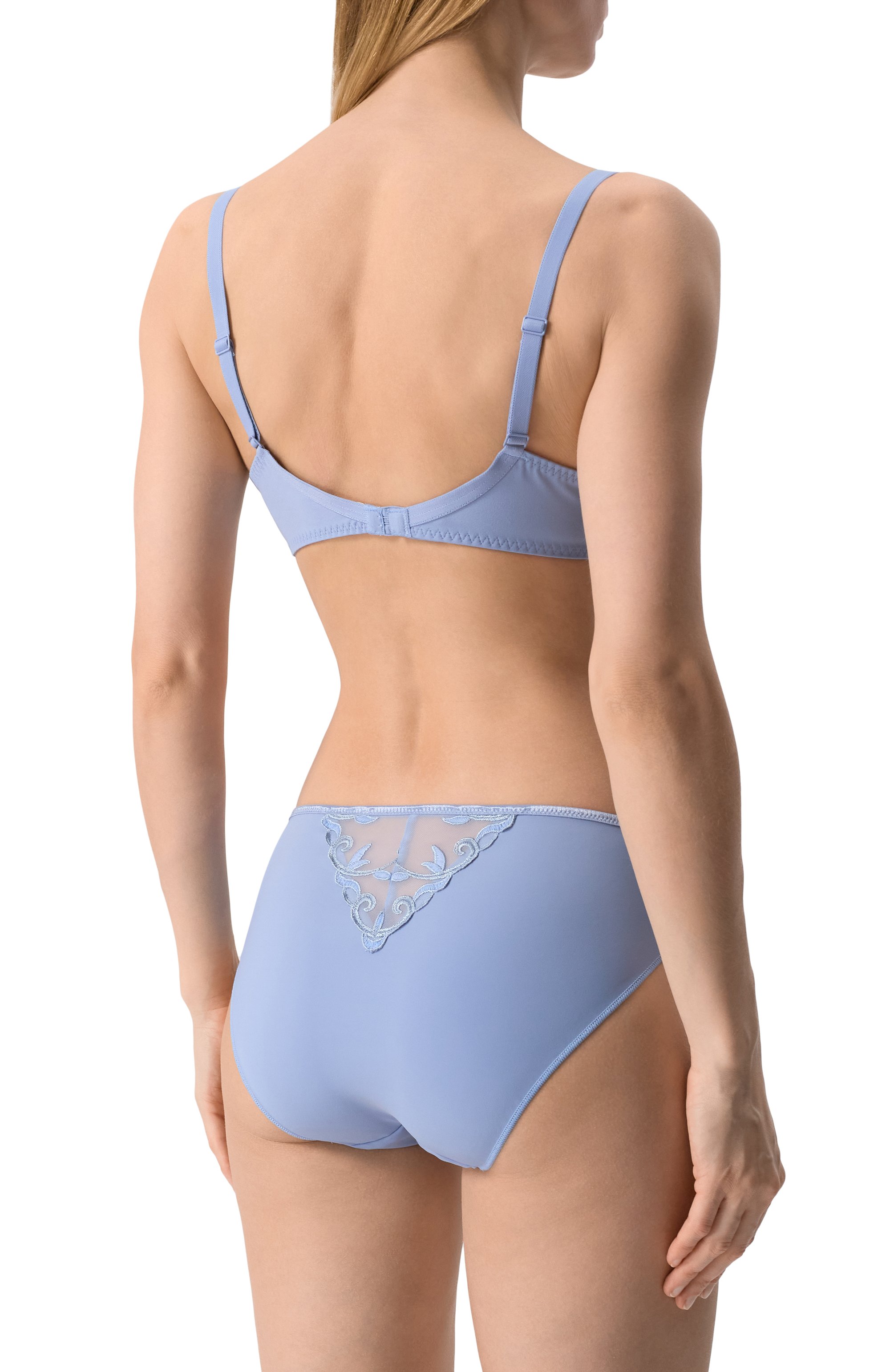 Трусы-слипы SIMONE PERELE голубого цвета по цене 7460 руб., арт. 131777, фото 3 Трусы-слипы SIMONE PERELE, арт. 131777, фото 3