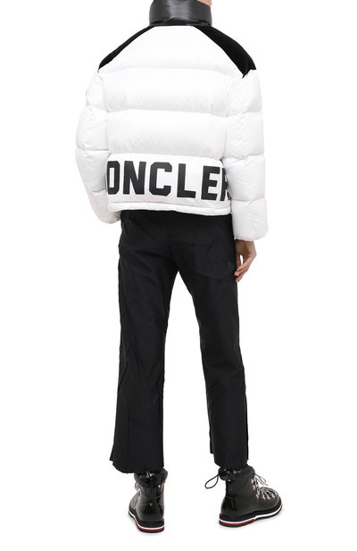 Пуховик MONCLER белого цвета по цене 82850 руб., арт. F2-093-1A52B-00-C0232, фото 2 Пуховик MONCLER, арт. F2-093-1A52B-00-C0232, фото 2