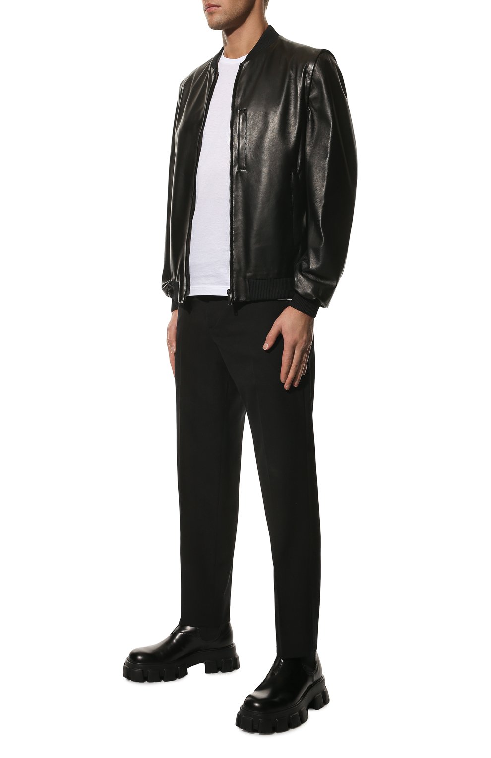 Двусторонний кожаный бомбер PRADA черного цвета по цене 465000 руб., арт. UPW368-038-F0002, фото 2 Двусторонний кожаный бомбер PRADA, арт. UPW368-038-F0002, фото 2