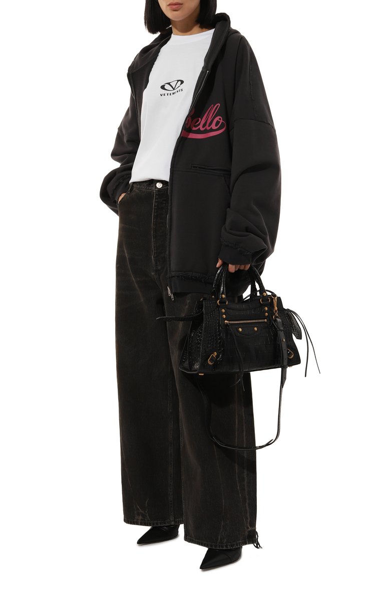 Женский хлопковая толстовка BALENCIAGA черного цвета, арт. 808227/TRVH4 | Фото 2 (Рукава: Длинные; Драгоценные камни: Проставлено; Длина (для топов): Стандартные; Материал сплава: Проставлено; Стили: Минимализм; Материал внешний: Хлопок)