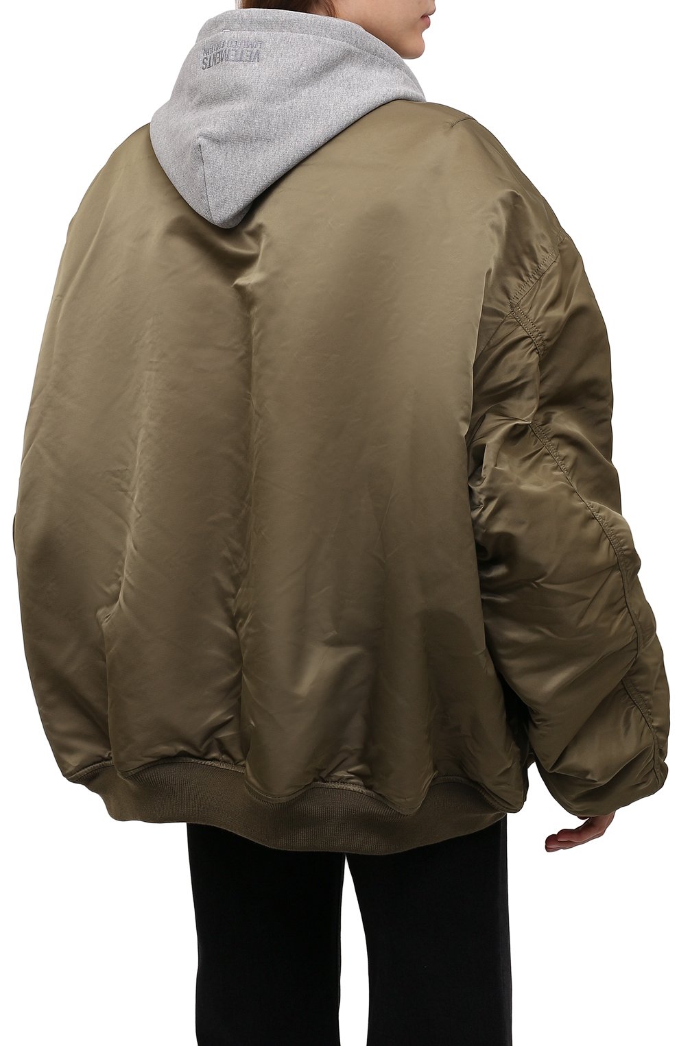 Бомбер VETEMENTS хаки цвета по цене 224000 руб., арт. UE52JA220G 1307/W, фото 4 Бомбер VETEMENTS, арт. UE52JA220G 1307/W, фото 4