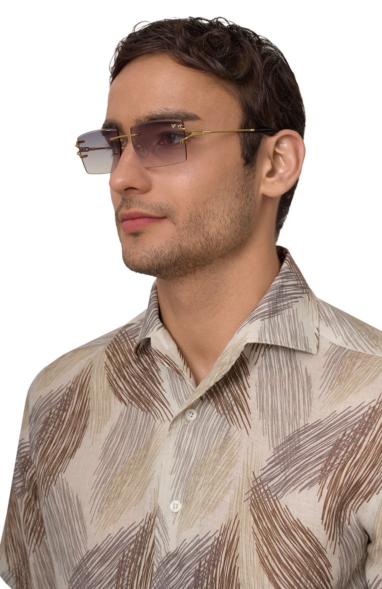 Женские солнцезащитные очки VINTAGE FRAMES серого цвета, арт. IC0N 24KT YELL0W G0LD/ASPHALT | Фото 2 (Региональные ограничения белый список (Axapta Mercury): Не проставлено; Нос: Не проставлено; Материал: Металл; Тип очков: С/з; Кросс-КТ: С/з-унисекс; Очки форма: Прямоугольные, Безоправные; Оптика Гендер: оптика-унисекс)