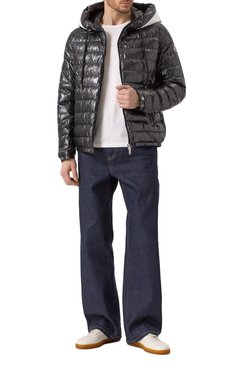 Мужская пуховик akinari MONCLER черного цвета, арт. 1A00009/596J9 | Фото 2 (Длина (верхняя одежда): Короткие; Материал внешний: Синтетический материал; Материал подклада: Синтетический материал; Рукава: Длинные; Стили: Кэжуэл; Мужское Кросс-КТ: пуховик-короткий)