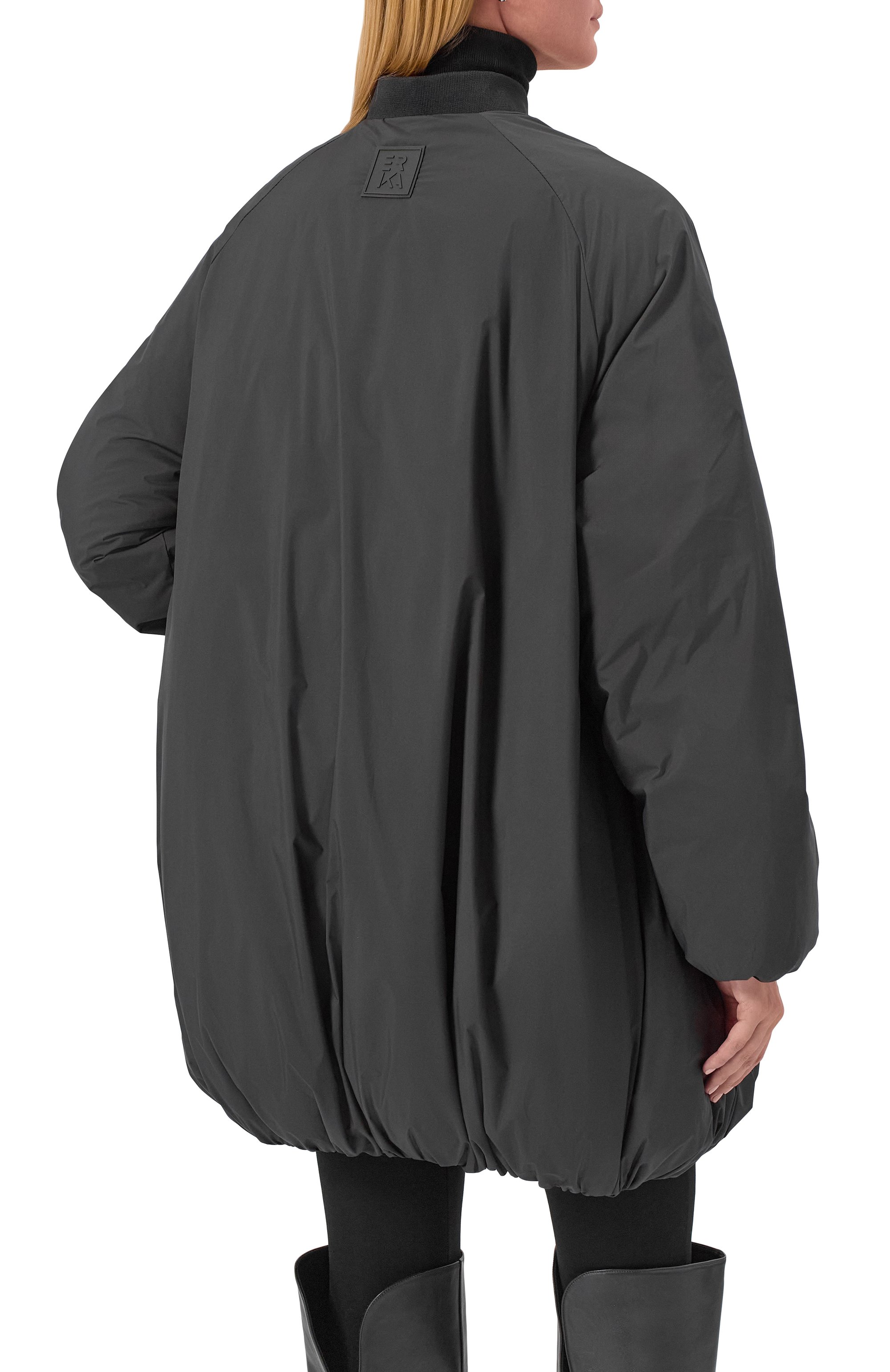 Утепленный бомбер ERIKA CAVALLINI черного цвета по цене 74750 руб., арт. P5WW12, фото 4 Утепленный бомбер ERIKA CAVALLINI, арт. P5WW12, фото 4