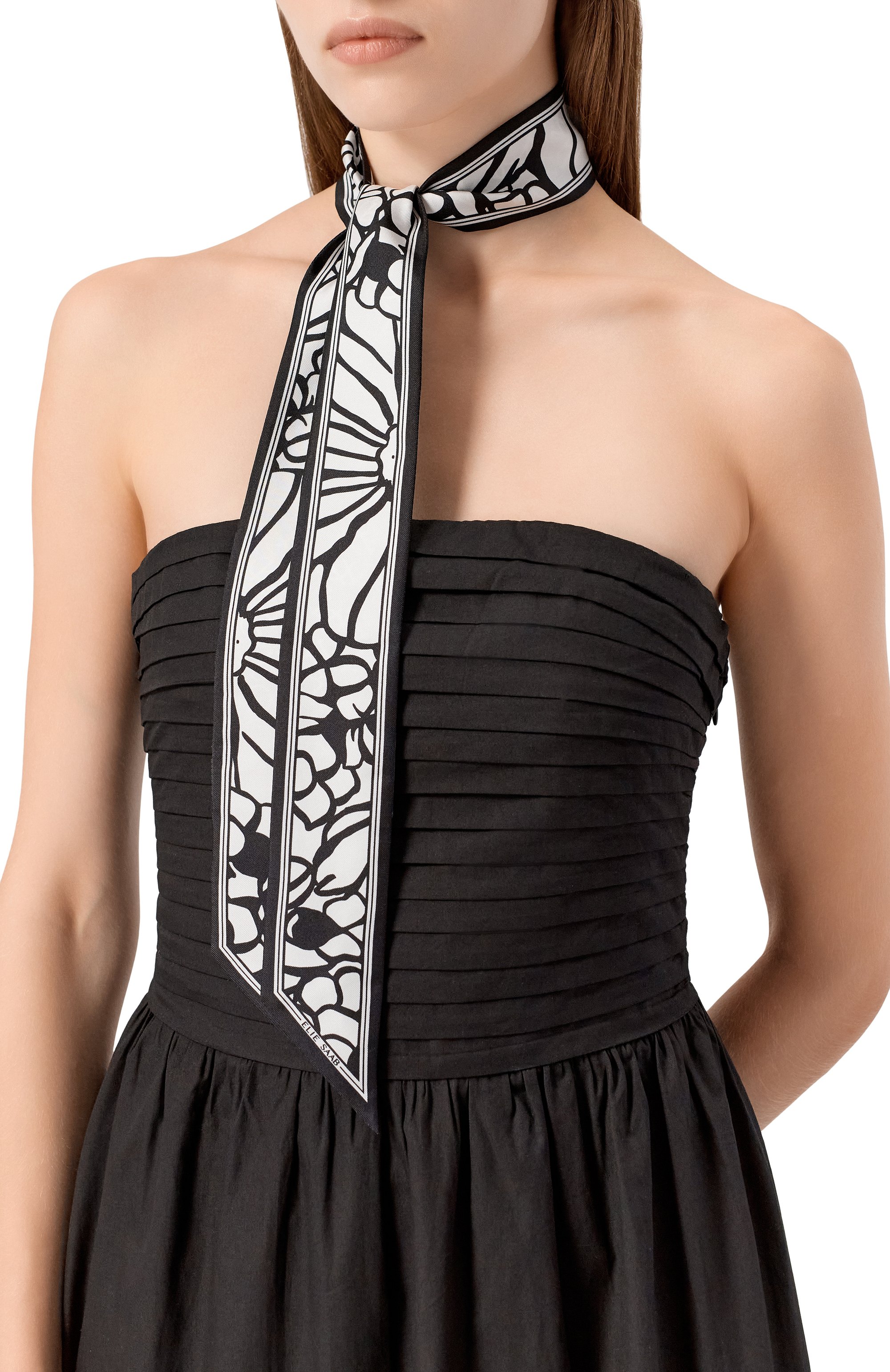 Шелковый шарф-твилли ELIE SAAB черно-белого цвета по цене 12850 руб., арт. SE5120ST756, фото 2 Шелковый шарф-твилли ELIE SAAB, арт. SE5120ST756, фото 2