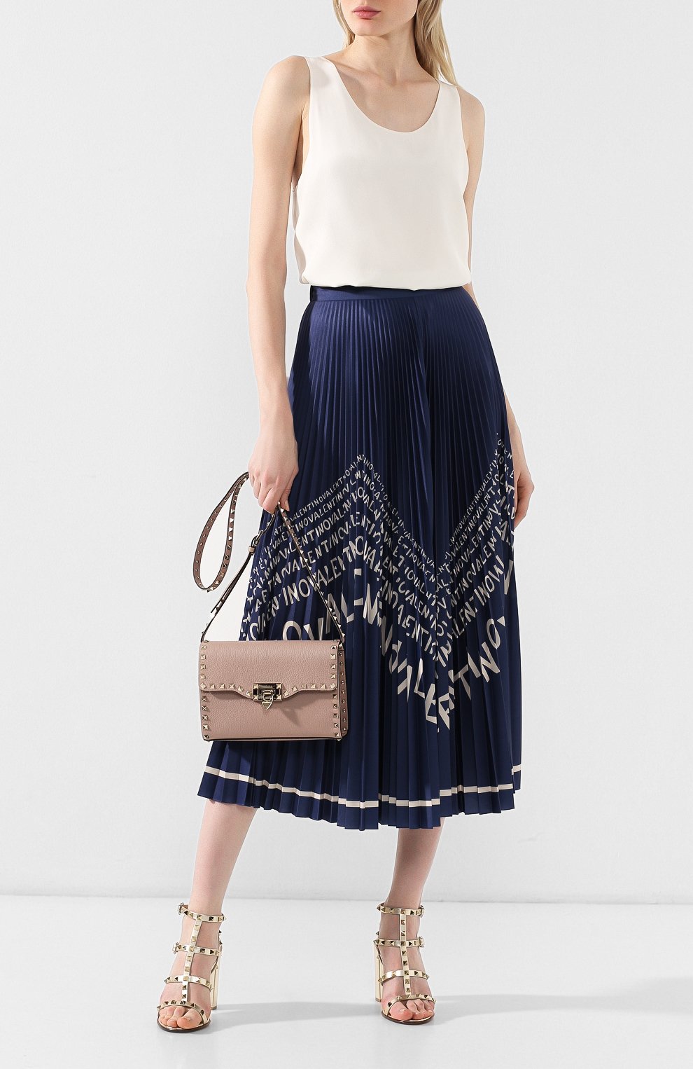 Сумка rockstud medium VALENTINO бежевого цвета по цене 193000 руб., арт. RW2B0181/VSH, фото 2 Сумка rockstud medium VALENTINO, арт. RW2B0181/VSH, фото 2