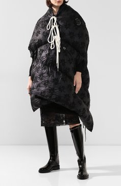 Женский пуховик 4 moncler simone rocha MONCLER GENIUS черного цвета, арт. E2-09W-49307-00-54AE4 | Фото 2 (Рукава: Короткие; Длина (верхняя одежда): До колена; Материал внешний: Синтетический материал; Кросс-КТ: Пуховик; Материал сплава: Проставлено; Материал подклада: Синтетический материал; Драгоценные камни: Проставлено; Материал утеплителя: Пух и перо; Статус проверки: Проверена категория)