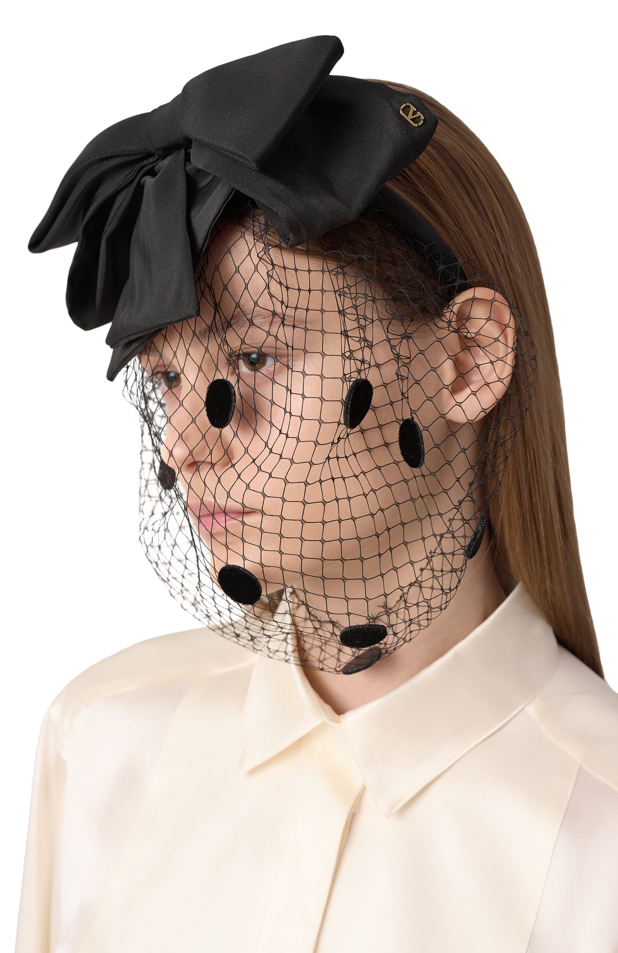 Ободок для волос VALENTINO черного цвета по цене 87150 руб., арт. 6W0HI01E/UZF, фото 2 Ободок для волос VALENTINO, арт. 6W0HI01E/UZF, фото 2