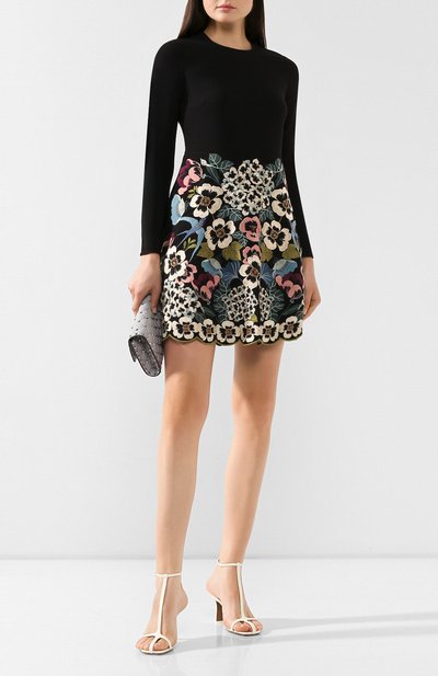 Платье REDVALENTINO черного цвета по цене 58900 руб., арт. SR0VA06Z/4KR, фото 2 Платье REDVALENTINO, арт. SR0VA06Z/4KR, фото 2