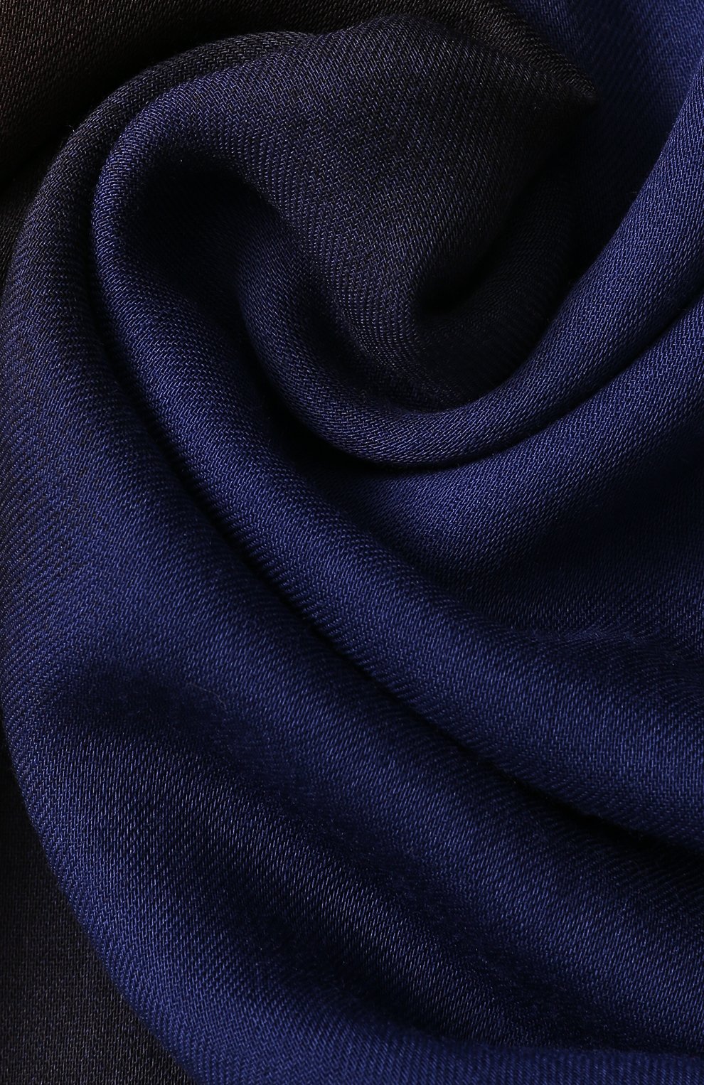 Платок из шерсти с градиентным рисунком BOTTEGA VENETA синего цвета по цене 44250 руб., арт. 351208/3V200, фото 2 Платок из шерсти с градиентным рисунком BOTTEGA VENETA, арт. 351208/3V200, фото 2