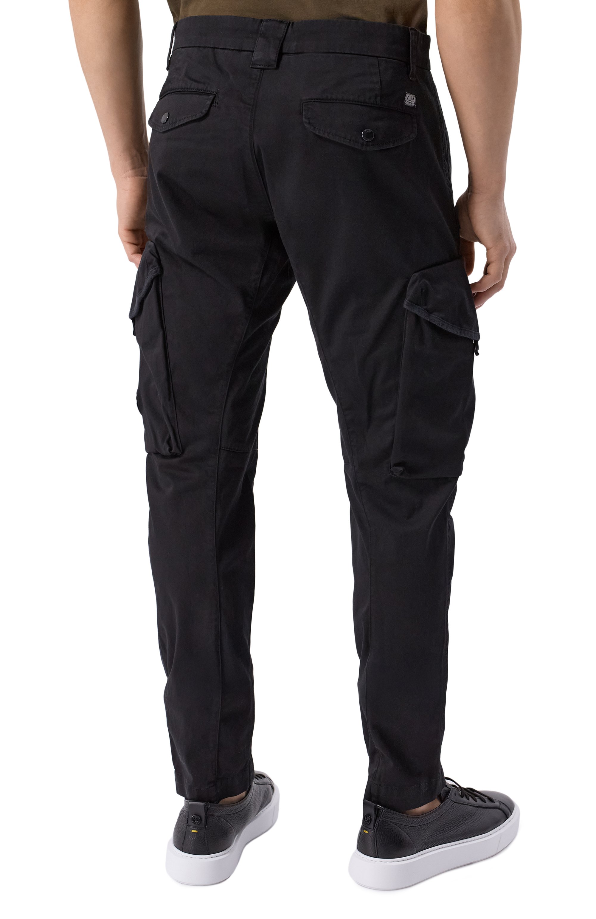 Хлопковые брюки-карго C.P. COMPANY черного цвета по цене 28200 руб., арт. 18CMPA058A005694G, фото 4 Хлопковые брюки-карго C.P. COMPANY, арт. 18CMPA058A005694G, фото 4