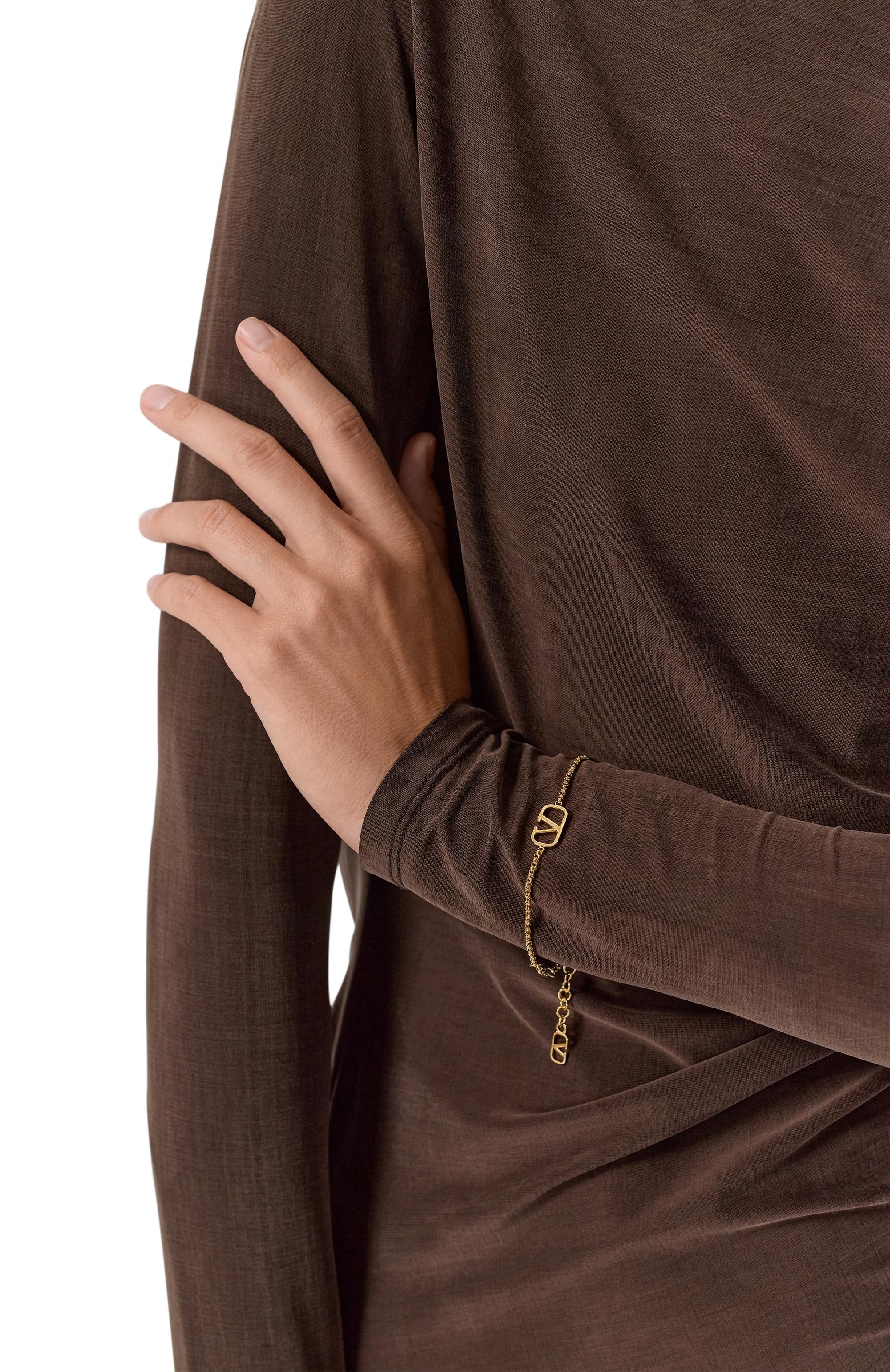 Браслет vlogo signature VALENTINO золотого цвета по цене 35850 руб., арт. 7W2J0F84/MET, фото 2 Браслет vlogo signature VALENTINO, арт. 7W2J0F84/MET, фото 2