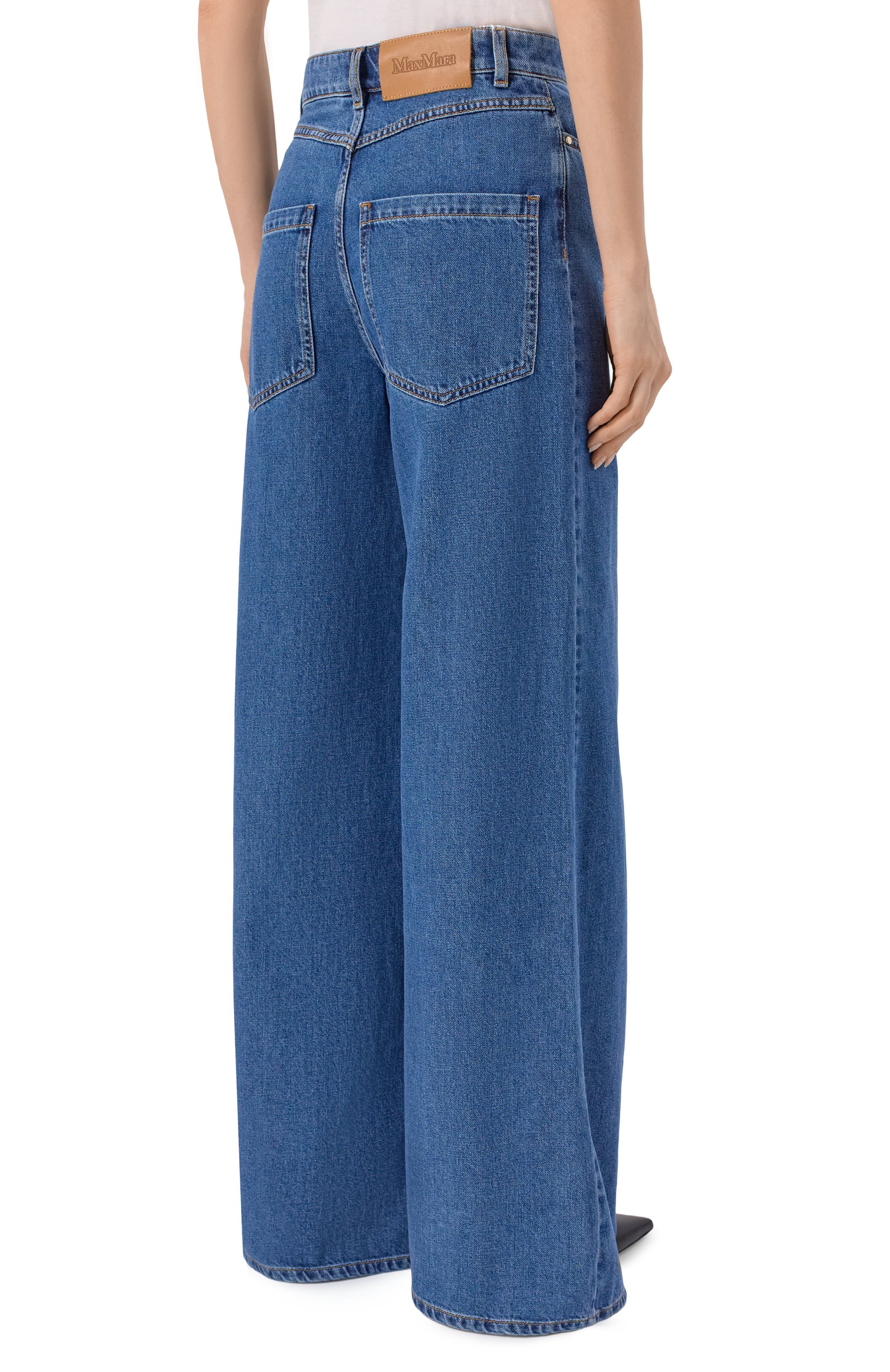 Джинсы MAX MARA STUDIO синего цвета по цене 28950 руб., арт. MSTSAR0NG, фото 4 Джинсы MAX MARA STUDIO, арт. MSTSAR0NG, фото 4