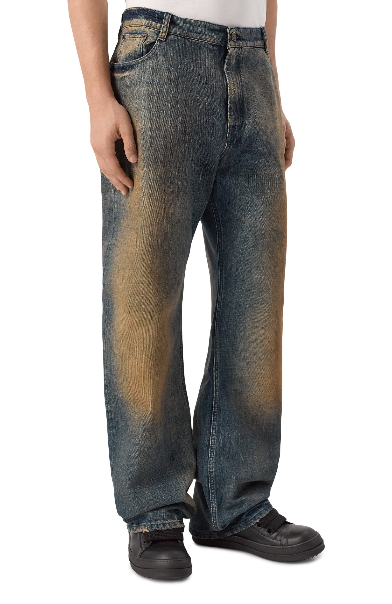 Джинсы VETEMENTS синего цвета по цене 109500 руб., арт. MH27DJ082DW, фото 3 Джинсы VETEMENTS, арт. MH27DJ082DW, фото 3