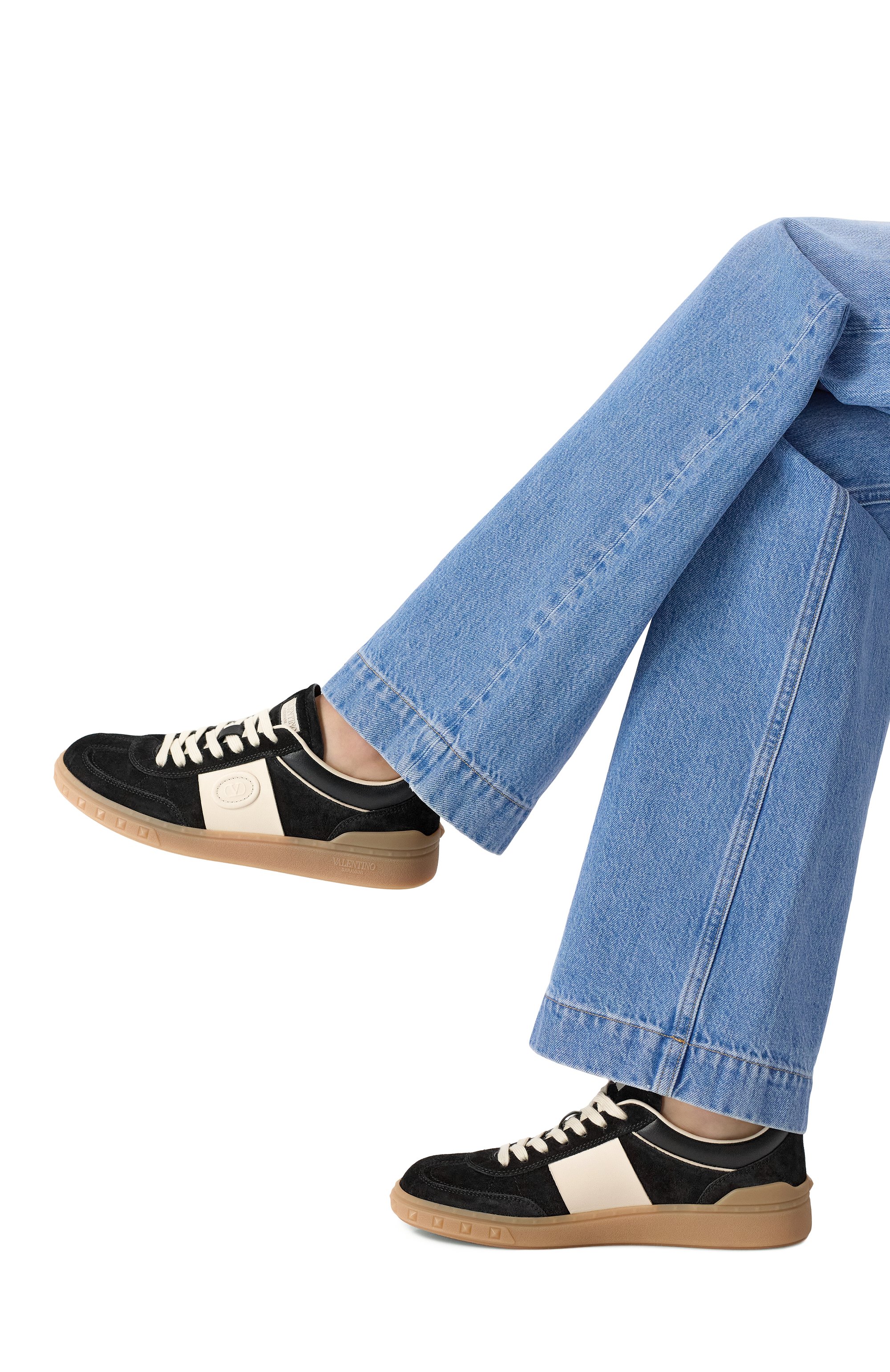 Замшевые кеды upvillage VALENTINO черного цвета по цене 86100 руб., арт. 7W0S0IL9/LAL, фото 2 Замшевые кеды upvillage VALENTINO, арт. 7W0S0IL9/LAL, фото 2