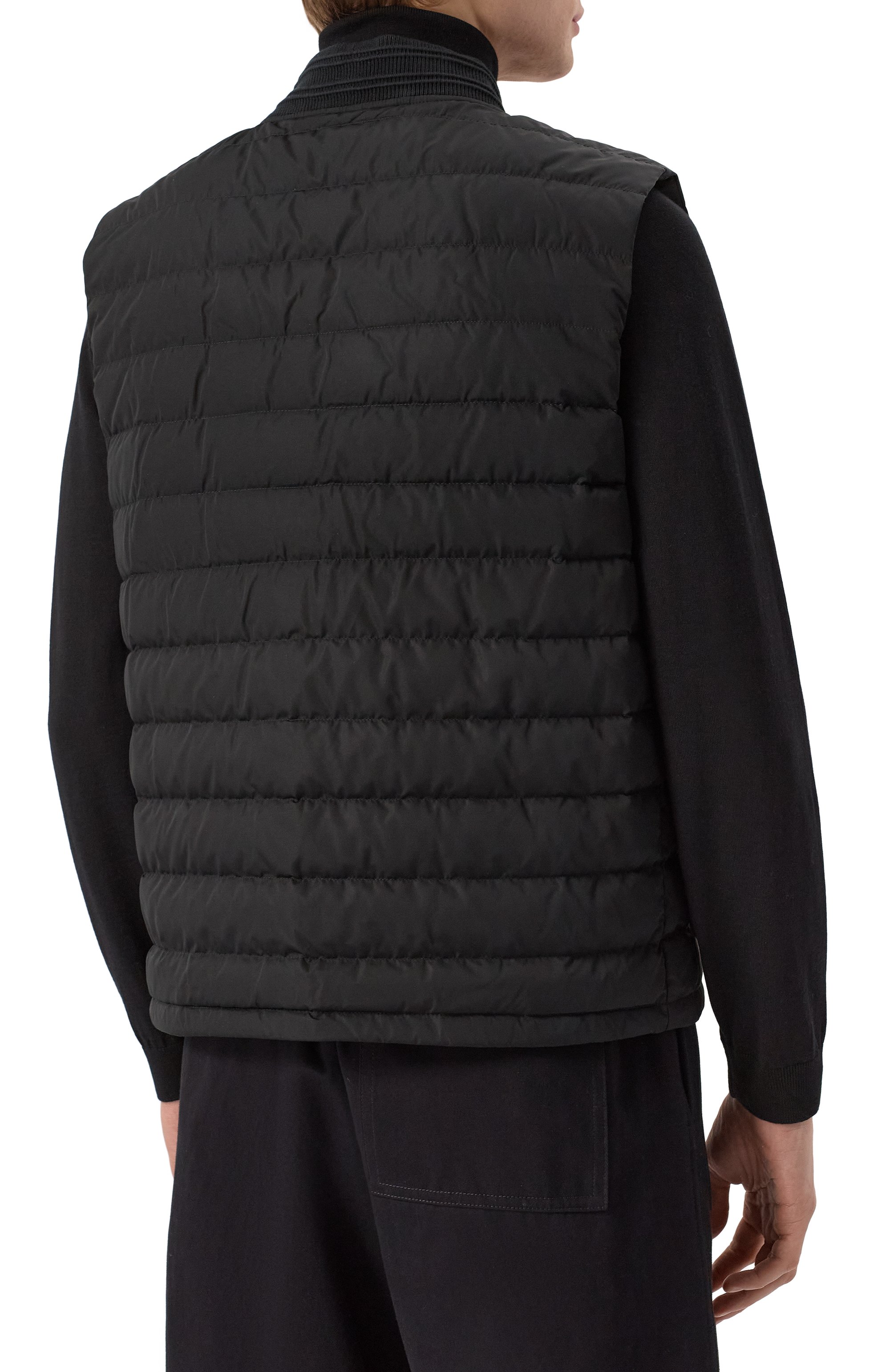 Пуховый жилет BURBERRY черного цвета по цене 185000 руб., арт. 8100922, фото 4 Пуховый жилет BURBERRY, арт. 8100922, фото 4