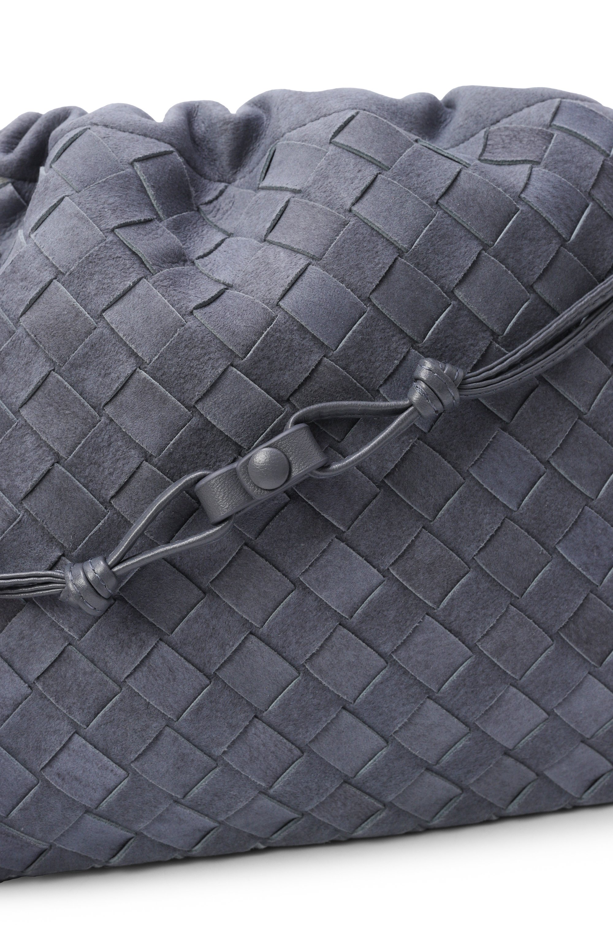 Сумка dustbag medium BOTTEGA VENETA серого цвета по цене 288500 руб., арт. 796728/V6FQ1, фото 4 Сумка dustbag medium BOTTEGA VENETA, арт. 796728/V6FQ1, фото 4