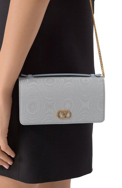 Сумка vlogo signature VALENTINO светло-голубого цвета по цене 126500 руб., арт. 9W2P0AU1/QNU, фото 2 Сумка vlogo signature VALENTINO, арт. 9W2P0AU1/QNU, фото 2