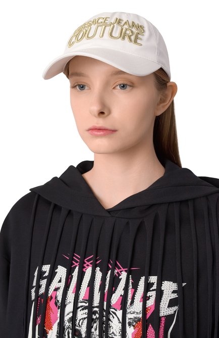 Женская хлопковая бейсболка VERSACE JEANS COUTURE белого цвета, арт. 78HAZK32/ZG365 | Фото 2 (Материал: Текстиль, Хлопок; Нос: Не проставлено; Материал сплава: Проставлено)