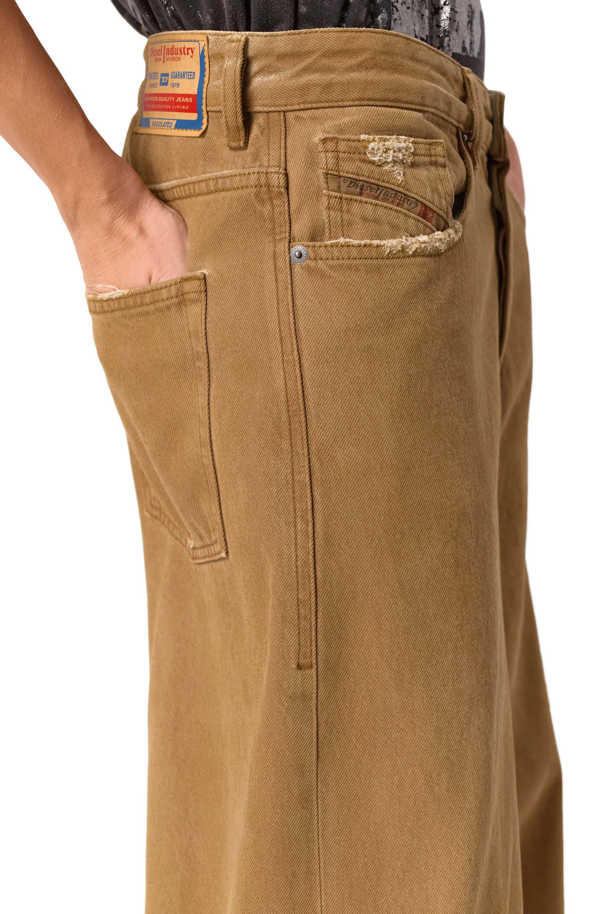 Джинсы DIESEL светло-коричневого цвета по цене 34350 руб., арт. A06925/09J82, фото 5 Джинсы DIESEL, арт. A06925/09J82, фото 5
