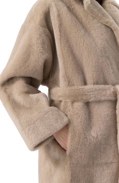 Женская двусторонняя шуба из овчины BRUNELLO CUCINELLI бежевого цвета, арт. MPMRA9837 | Фото 5 (Материал внешний: Натуральный мех; Длина (верхняя одежда): Длинные; Материал сплава: Проставлено; Драгоценные камни: Проставлено; Рукава: Длинные; Кросс-КТ: Куртка; Стили: Кэжуэл)