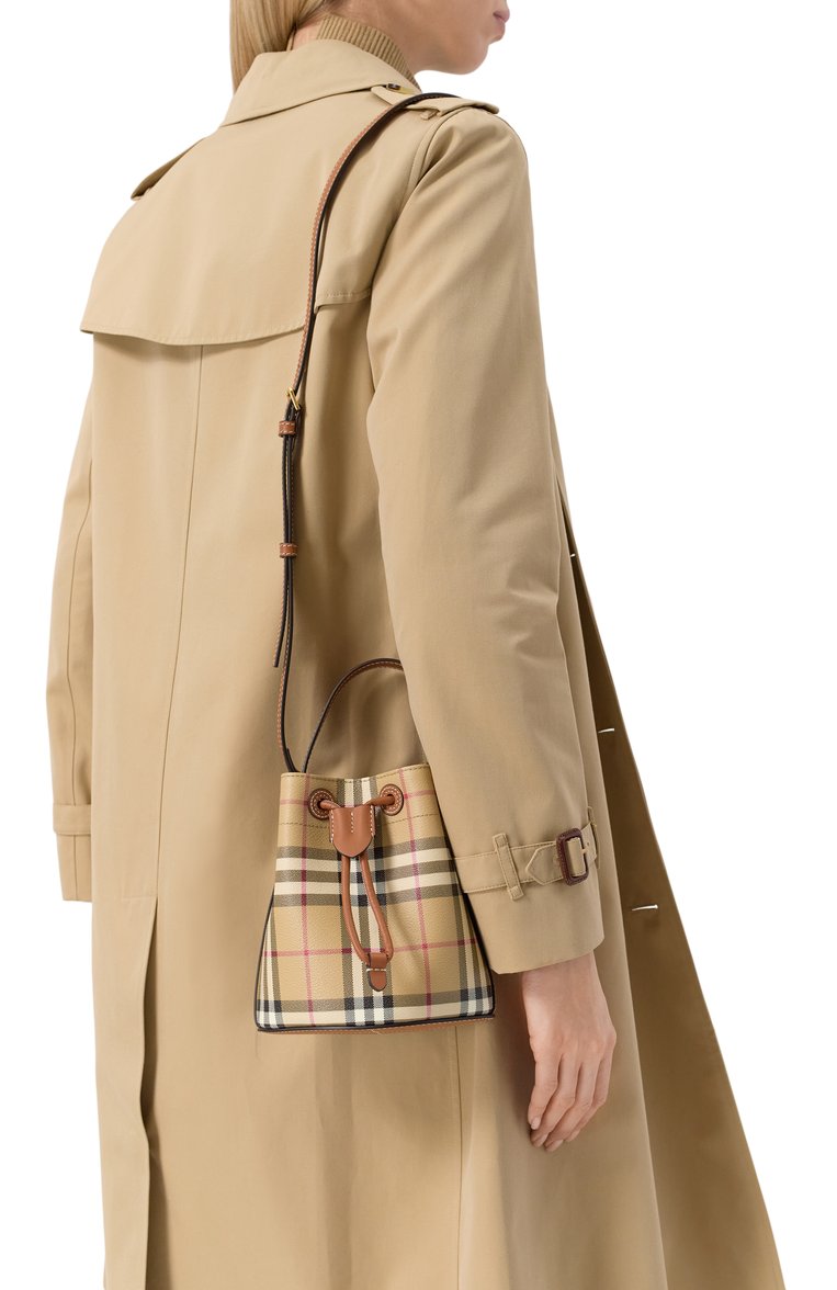 Женская сумка bucket mini BURBERRY бежевого цвета, арт. 8100486 | Фото 2 (Драгоценные камни: Проставлено; Ремень/цепочка: На ремешке; Материал: Текстиль, Экокожа; Размер: mini; Материал сплава: Проставлено)