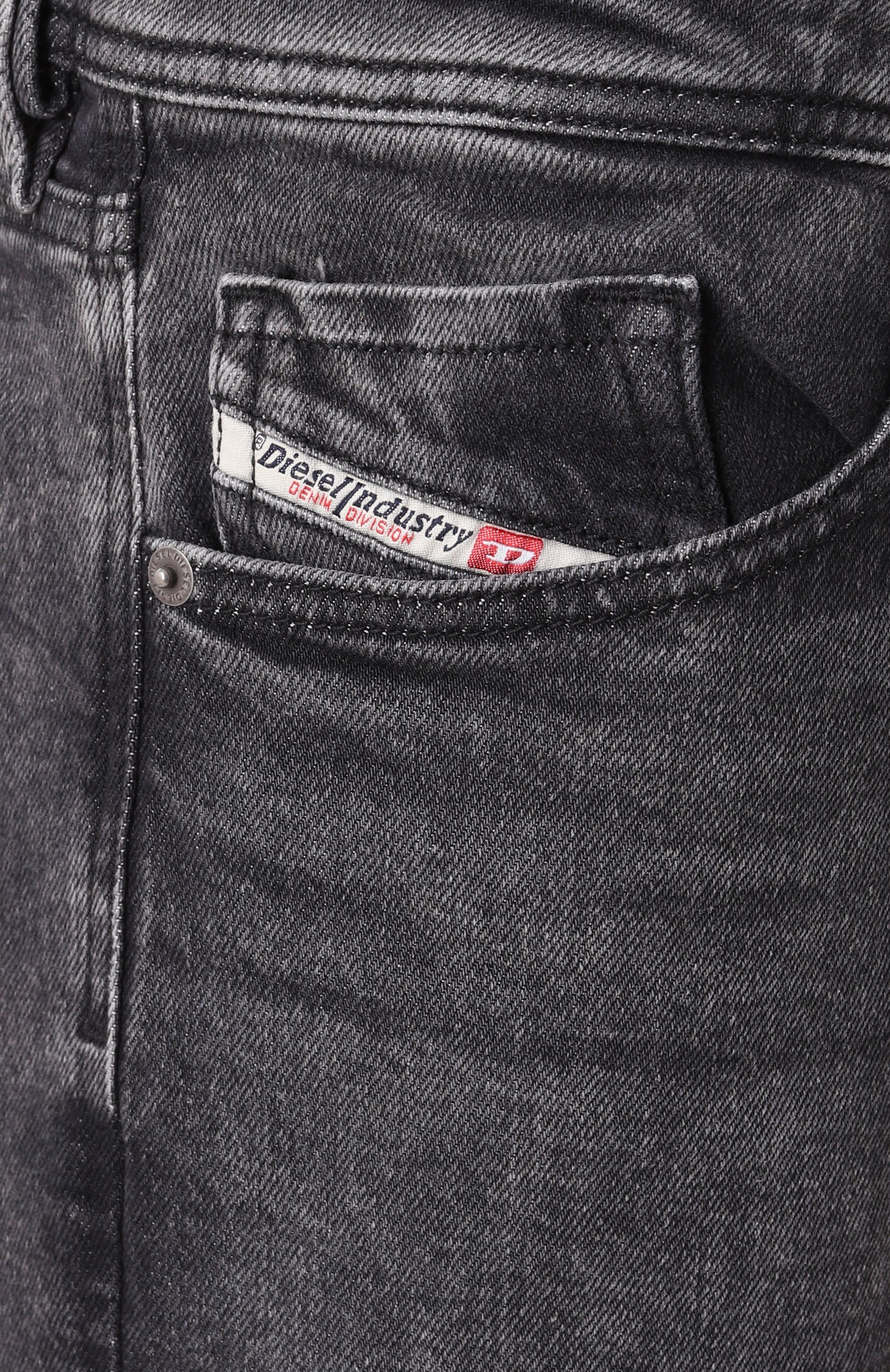 Джинсы 1986 lerkee-beex DIESEL темно-серого цвета по цене 18100 руб., арт. 00SU1X/0CLBG, фото 6 Джинсы 1986 lerkee-beex DIESEL, арт. 00SU1X/0CLBG, фото 6