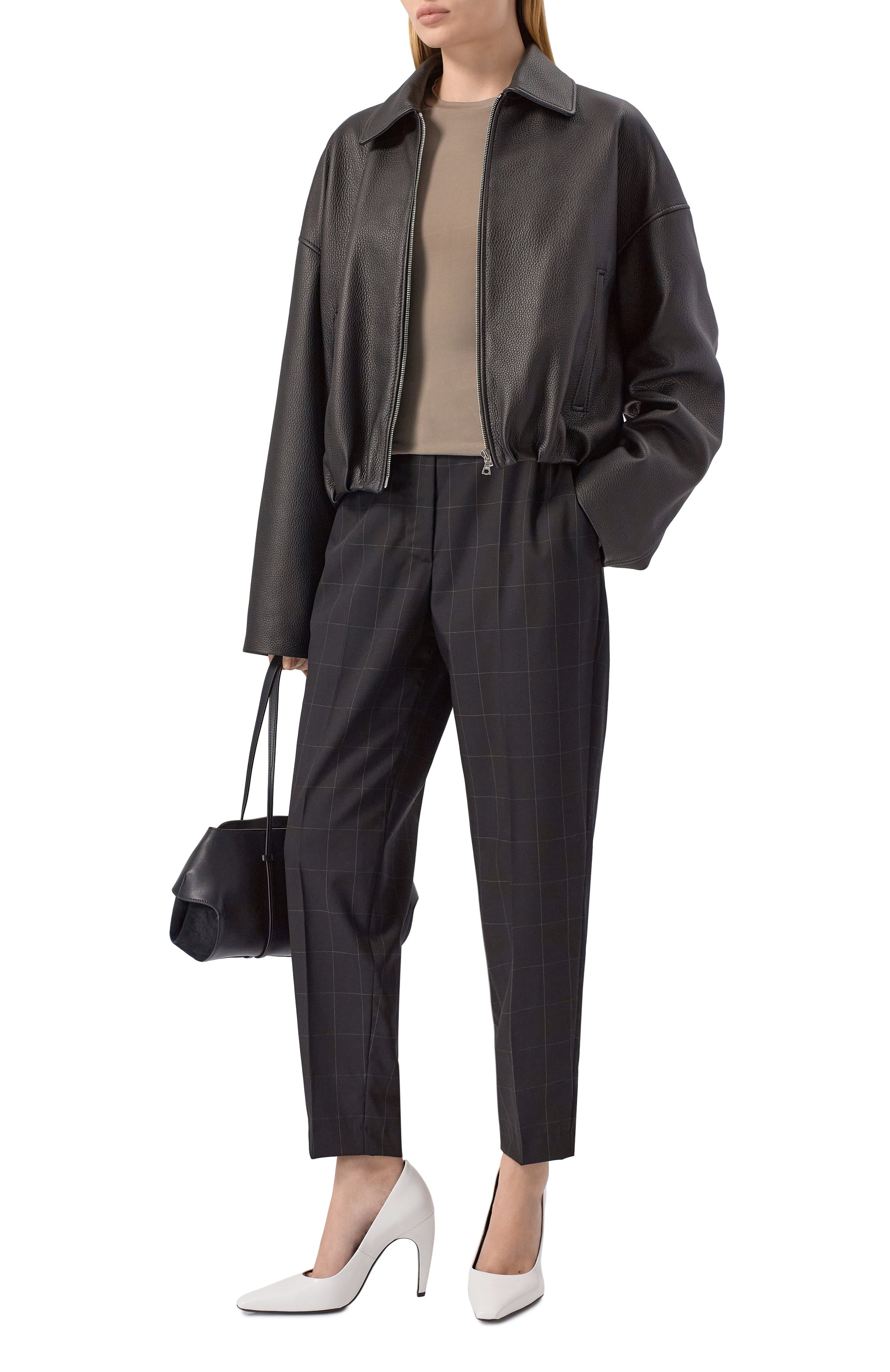 Шерстяные брюки NOBLE&BRULEE черного цвета по цене 53000 руб., арт. NB114/281022/9, фото 2 Шерстяные брюки NOBLE&BRULEE, арт. NB114/281022/9, фото 2