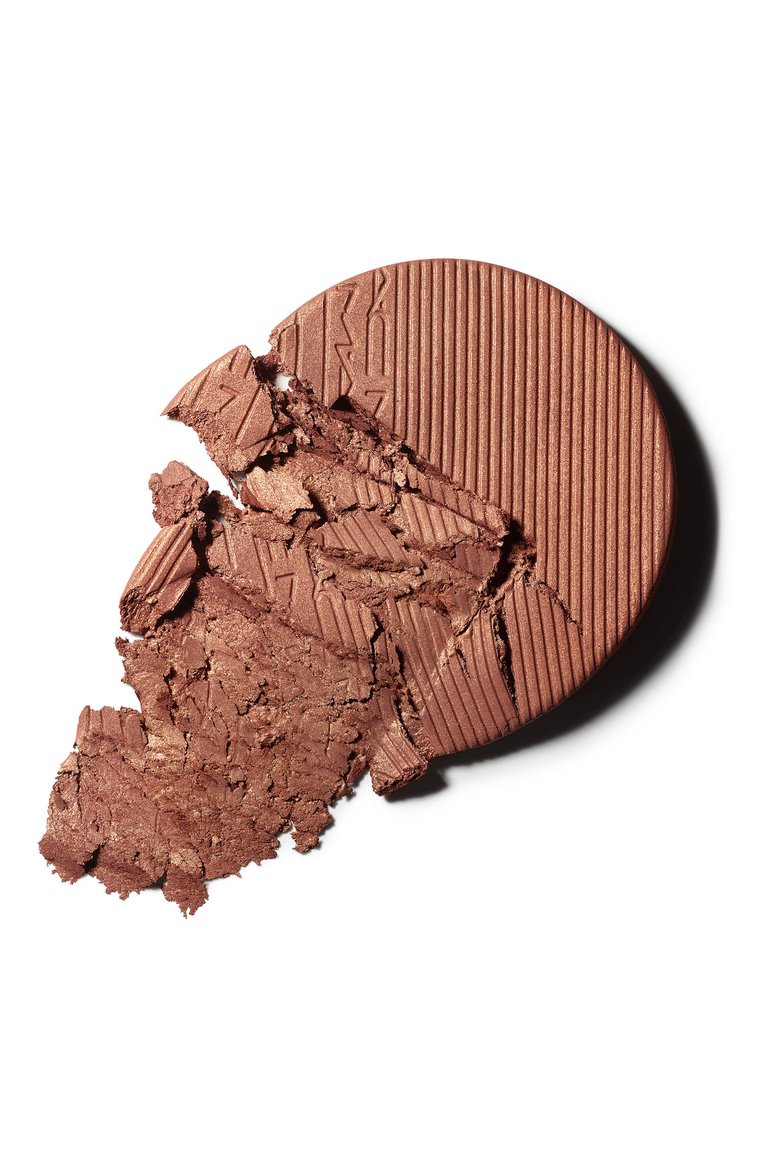 Компактная пудра extra dimension skinfinish, glow with it (9g) MAC  цвета, арт. MLGK-06 | Фото 2 (Региональные ограничения белый список (Axapta Mercury): Не проставлено; Финишное покрытие: Сияющий; Нос: Не проставлено)