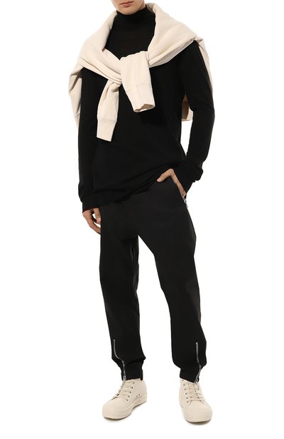 Хлопковые брюки RICK OWENS черного цвета по цене 106500 руб., арт. RU02C7370/TE, фото 2 Хлопковые брюки RICK OWENS, арт. RU02C7370/TE, фото 2
