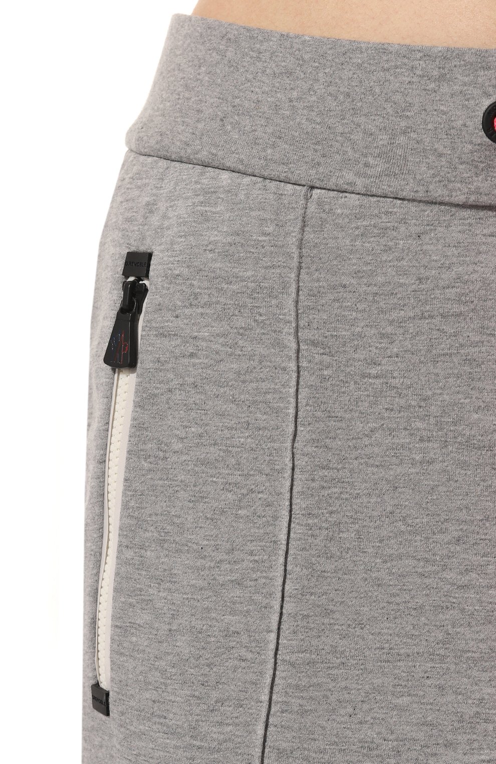 Хлопковые джоггеры MONCLER серого цвета по цене 55950 руб., арт. 8H000-01-809AD, фото 5 Хлопковые джоггеры MONCLER, арт. 8H000-01-809AD, фото 5