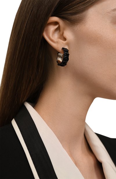 Серьги MM6 черного цвета по цене 35050 руб., арт. SM7VG0070 P6686, фото 2 Серьги MM6, арт. SM7VG0070 P6686, фото 2