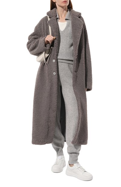 Кашемировые джоггеры AND THE BRAND серого цвета по цене 81170 руб., арт. W24-P031-1201-901, фото 2 Кашемировые джоггеры AND THE BRAND, арт. W24-P031-1201-901, фото 2