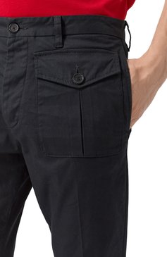 Мужские хлопковые брюки DSQUARED2 черного цвета, арт. S74KB0996/S39021 | Фото 5 (Драгоценные камни: Проставлено; Длина (брюки, джинсы): Стандартные; Материал сплава: Проставлено; Стили: Кэжуэл; Случай: Повседневный; Силуэт М (брюки): Чиносы; Материал внешний: Хлопок)