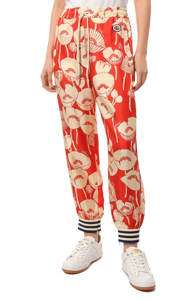 Шелковые джоггеры GUCCI красного цвета по цене 158400 руб., арт. 658065 XJDIZ, фото 3 Шелковые джоггеры GUCCI, арт. 658065 XJDIZ, фото 3
